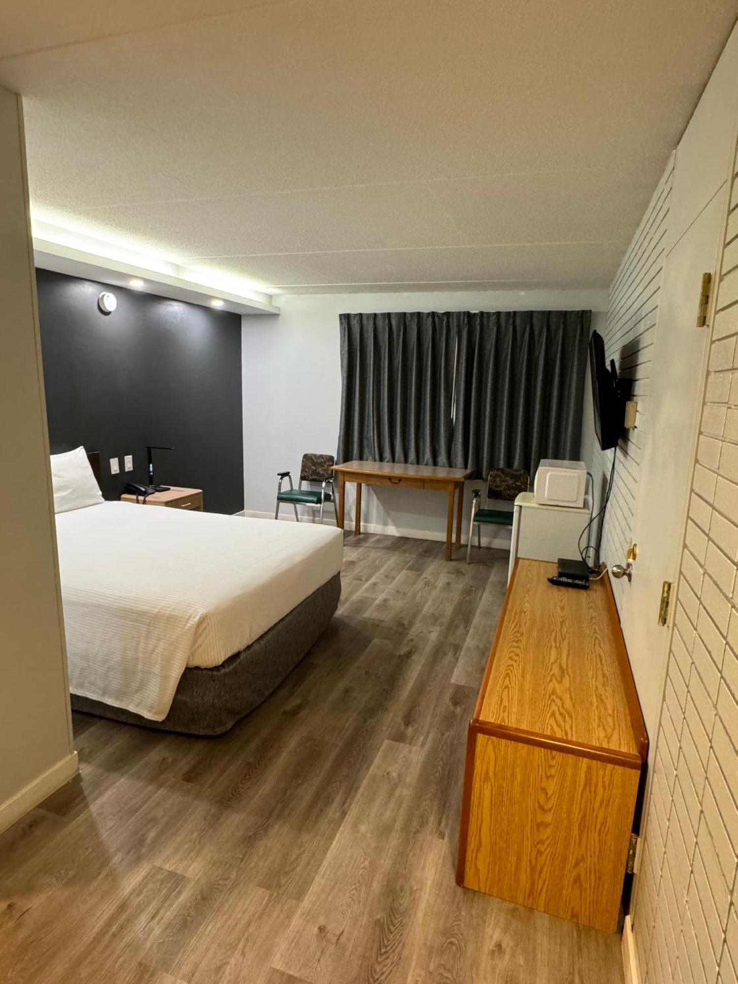 Travelodge By Wyndham Winnipeg Airport ภายนอก รูปภาพ