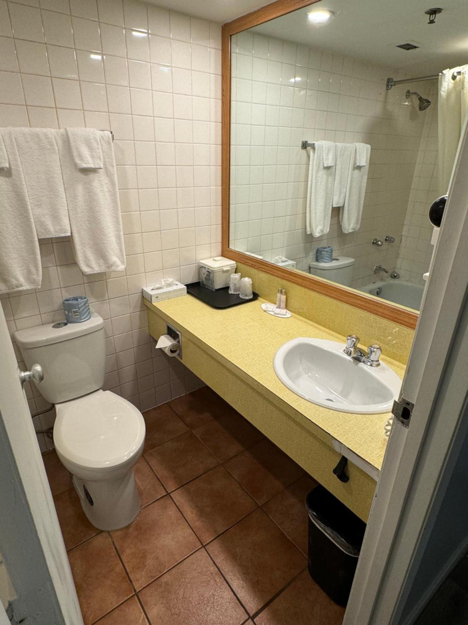 Travelodge By Wyndham Winnipeg Airport ภายนอก รูปภาพ