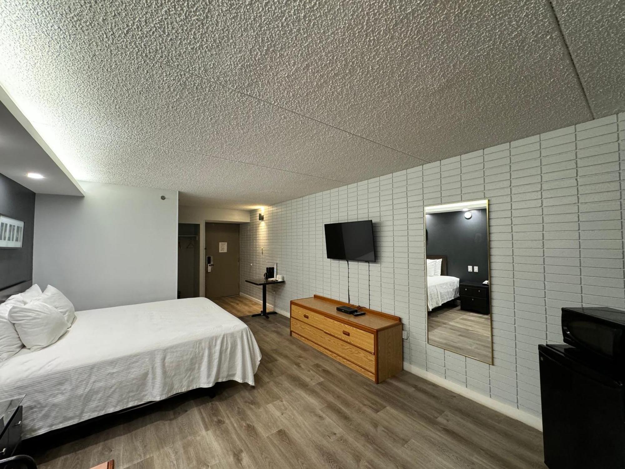 Travelodge By Wyndham Winnipeg Airport ภายนอก รูปภาพ